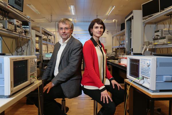 Dix fois plus de débit dans les fibres optiques