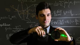 Pièges à photons: création d’un modèle pour retenir la lumière