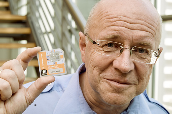 Le suisse Andreas Manz reçoit le Prix de l’inventeur européen dans la catégorie “oeuvre d’une vie” pour le laboratoire miniature