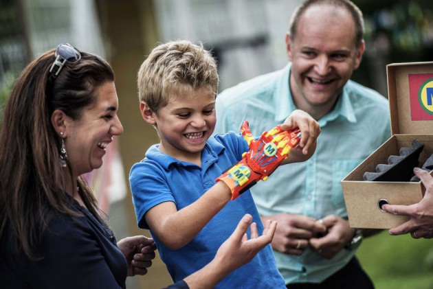 Un enfant de 6 ans équipé d’une main imprimée en 3D