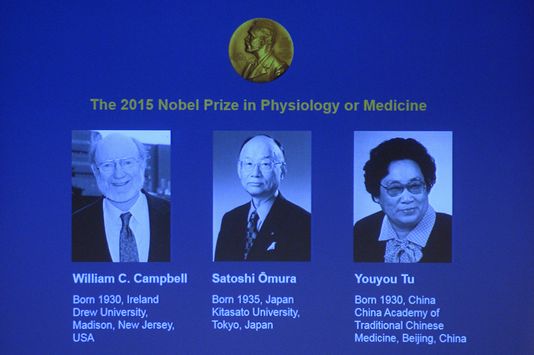 Le prix Nobel de médecine attribué à William C. Campbell, Satoshi Omura et Youyou Tu
