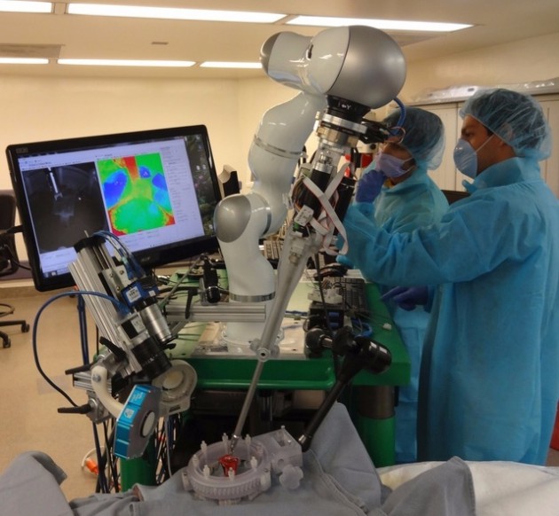 Un robot opère un intestin en solo