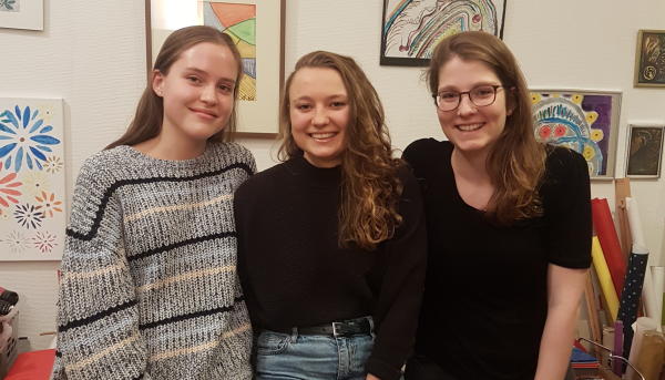 Ces trois étudiantes sont résidentes d’un EMS