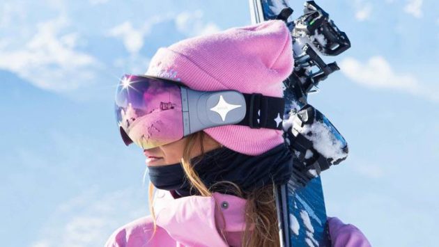 Vitesse et objets virtuels dans un masque de ski connecté