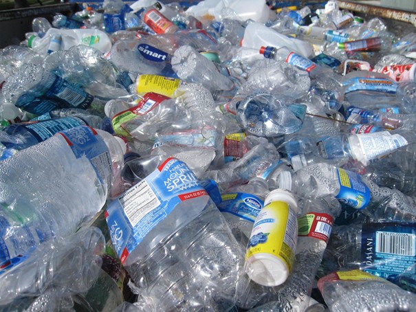 Des bactéries transforment des bouteilles en plastique en paracétamol
