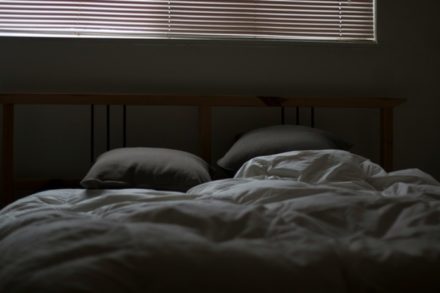 Une étude révèle comment l’apnée du sommeil reprogramme le métabolisme selon l’horloge biologique