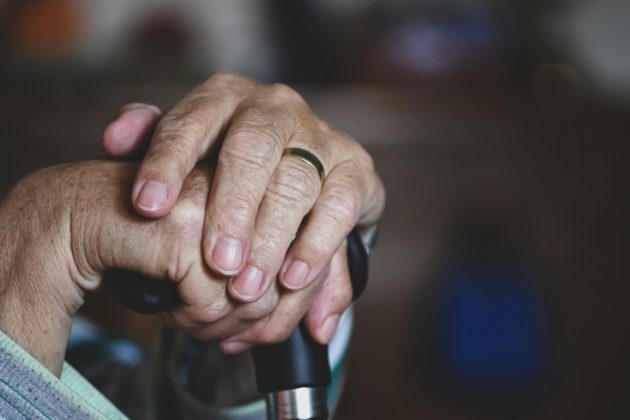 Une stimulation cérébrale assistée par l’IA s’adapte aux mouvements des patients atteints de Parkinson
