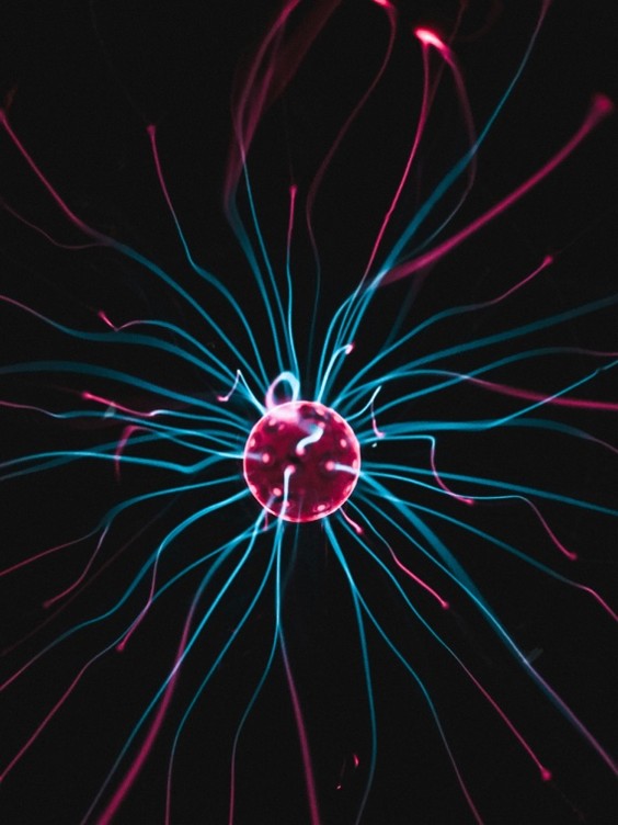 Un semi-conducteur ultrafin révèle de nouvelles particules hybrides lumière-matière